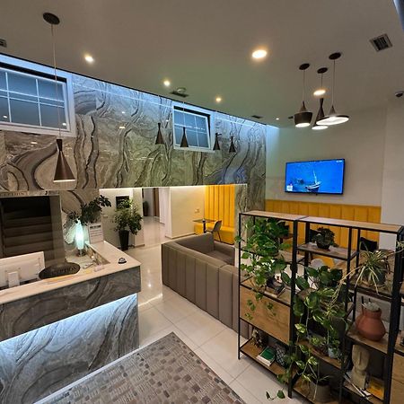 Park Hotel Tirana Yzberish Екстер'єр фото