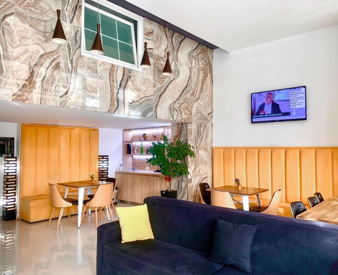 Park Hotel Tirana Yzberish Екстер'єр фото