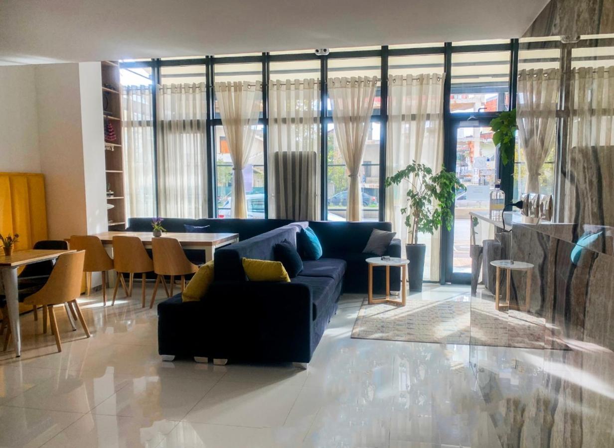 Park Hotel Tirana Yzberish Екстер'єр фото