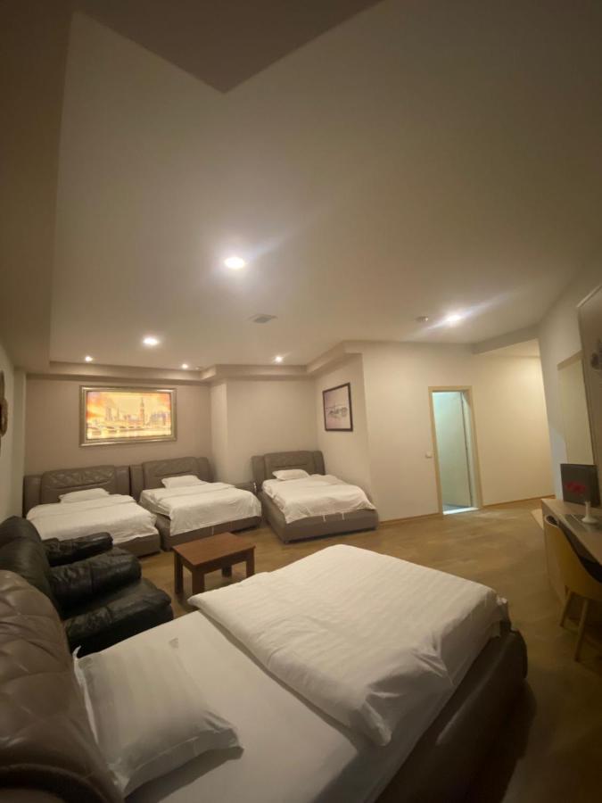 Park Hotel Tirana Yzberish Екстер'єр фото