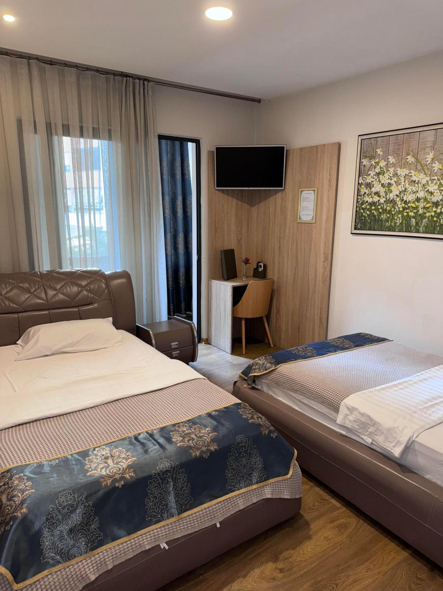 Park Hotel Tirana Yzberish Екстер'єр фото
