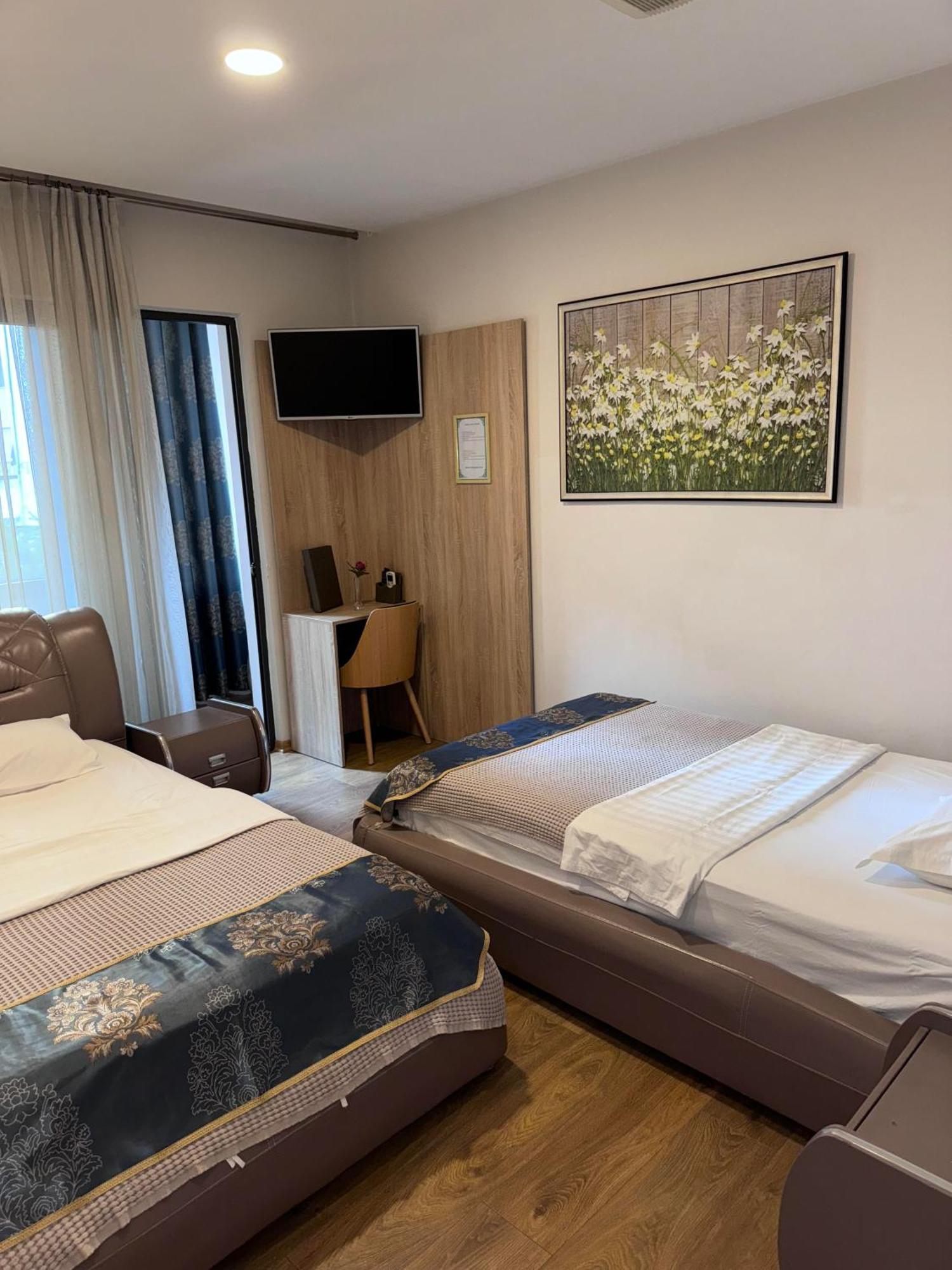 Park Hotel Tirana Yzberish Екстер'єр фото