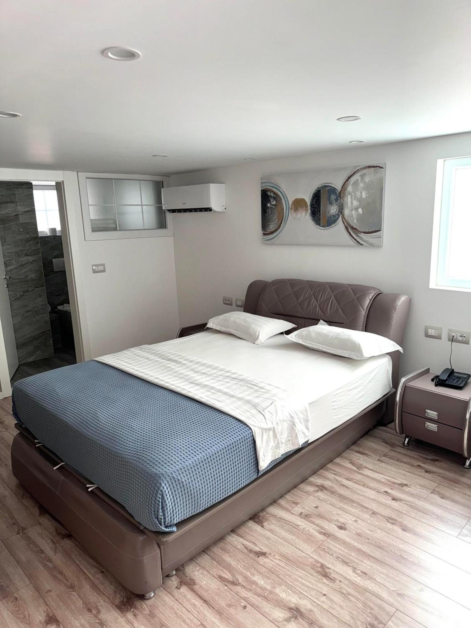 Park Hotel Tirana Yzberish Екстер'єр фото