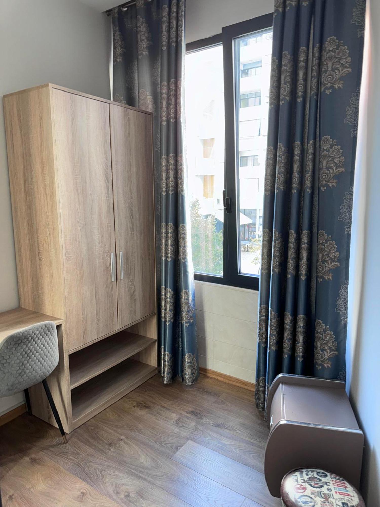 Park Hotel Tirana Yzberish Екстер'єр фото
