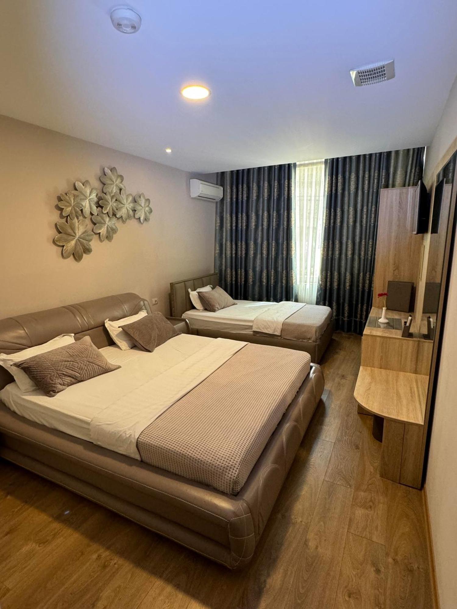 Park Hotel Tirana Yzberish Екстер'єр фото