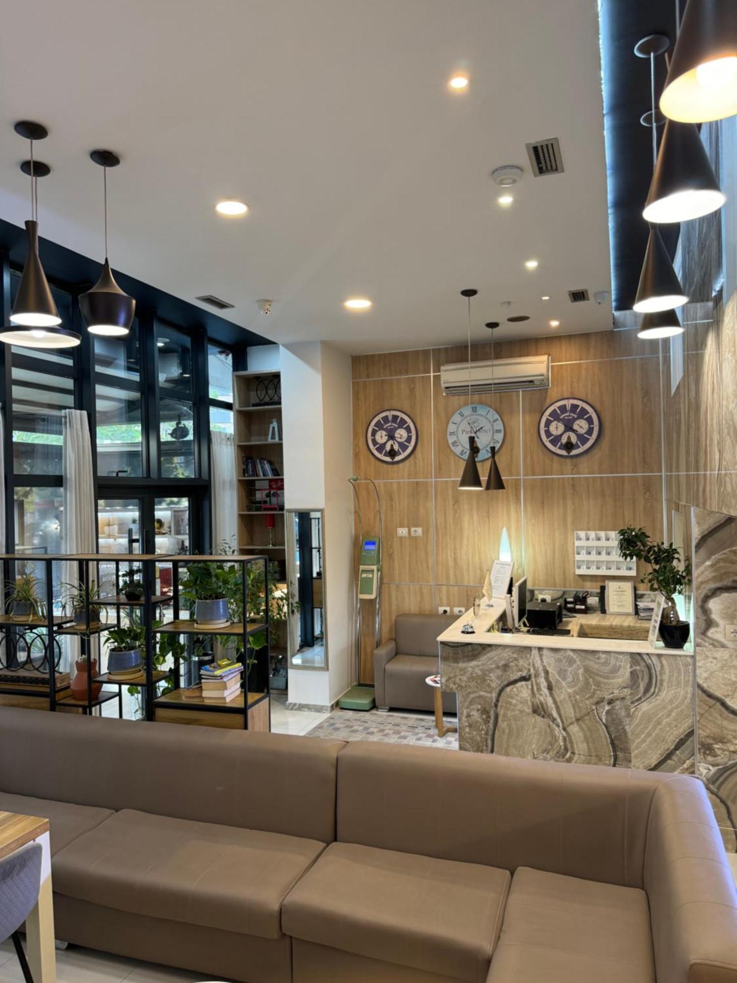 Park Hotel Tirana Yzberish Екстер'єр фото