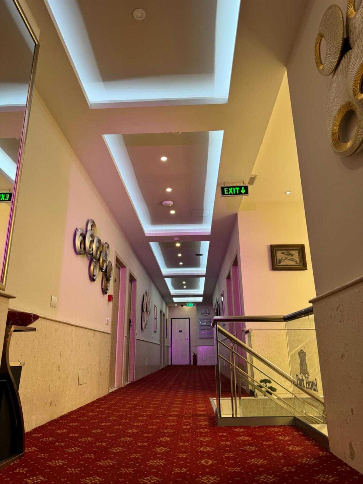Park Hotel Tirana Yzberish Екстер'єр фото