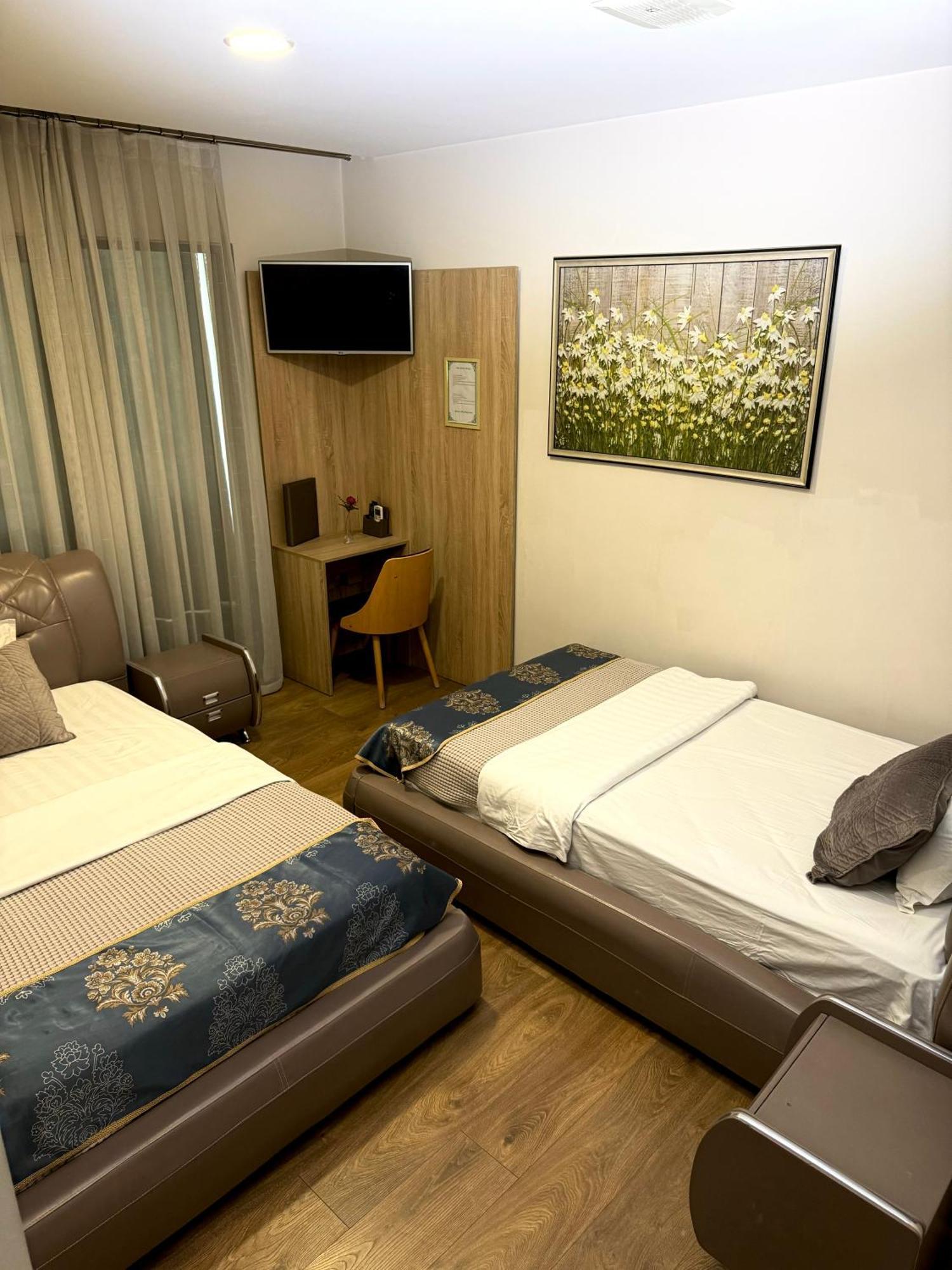 Park Hotel Tirana Yzberish Екстер'єр фото