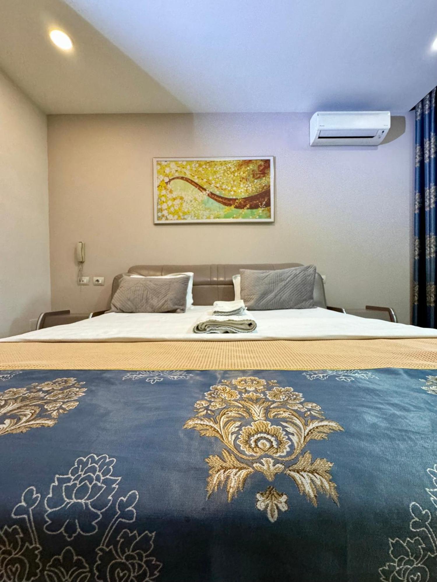 Park Hotel Tirana Yzberish Екстер'єр фото