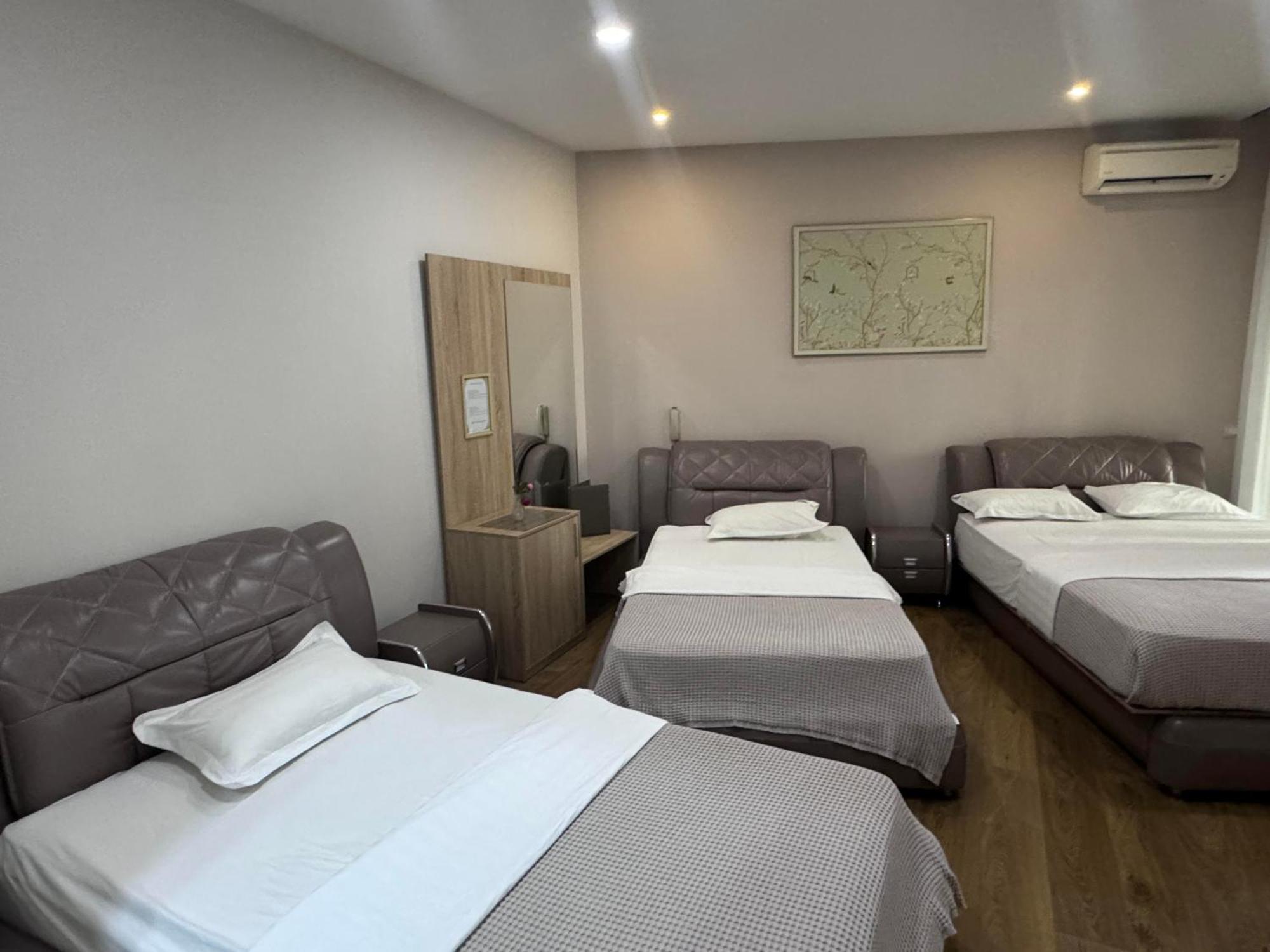 Park Hotel Tirana Yzberish Екстер'єр фото