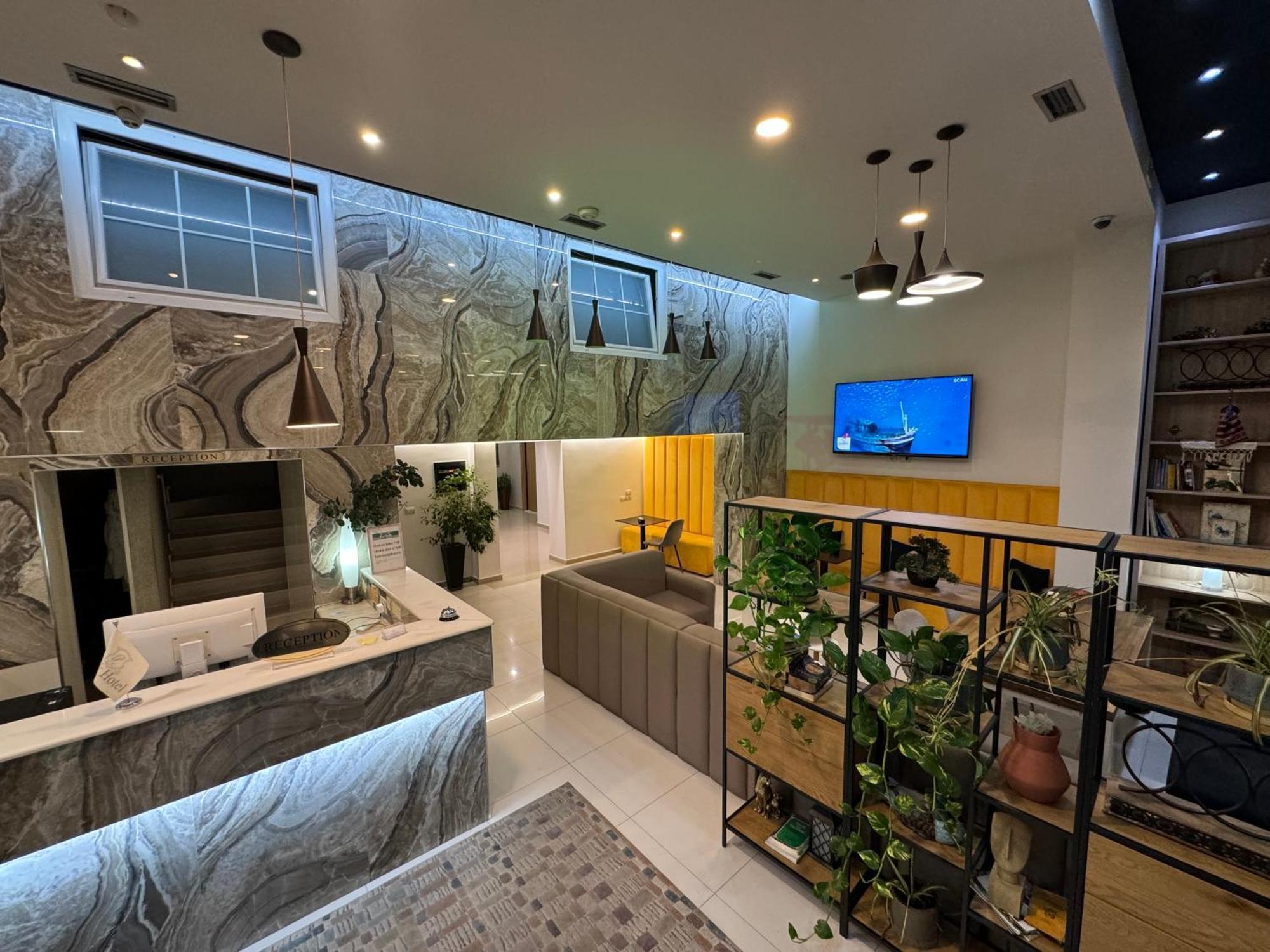 Park Hotel Tirana Yzberish Екстер'єр фото