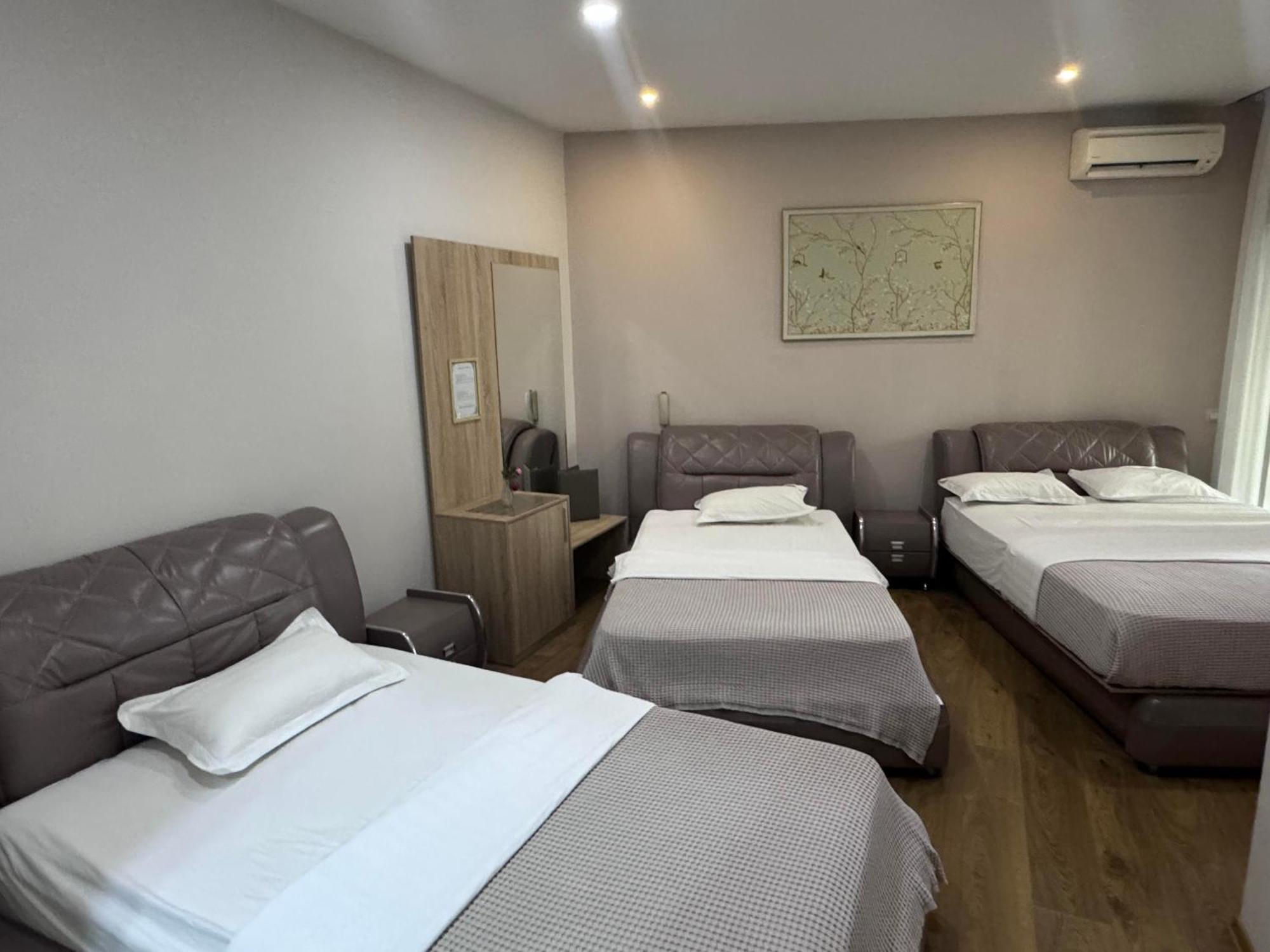 Park Hotel Tirana Yzberish Екстер'єр фото