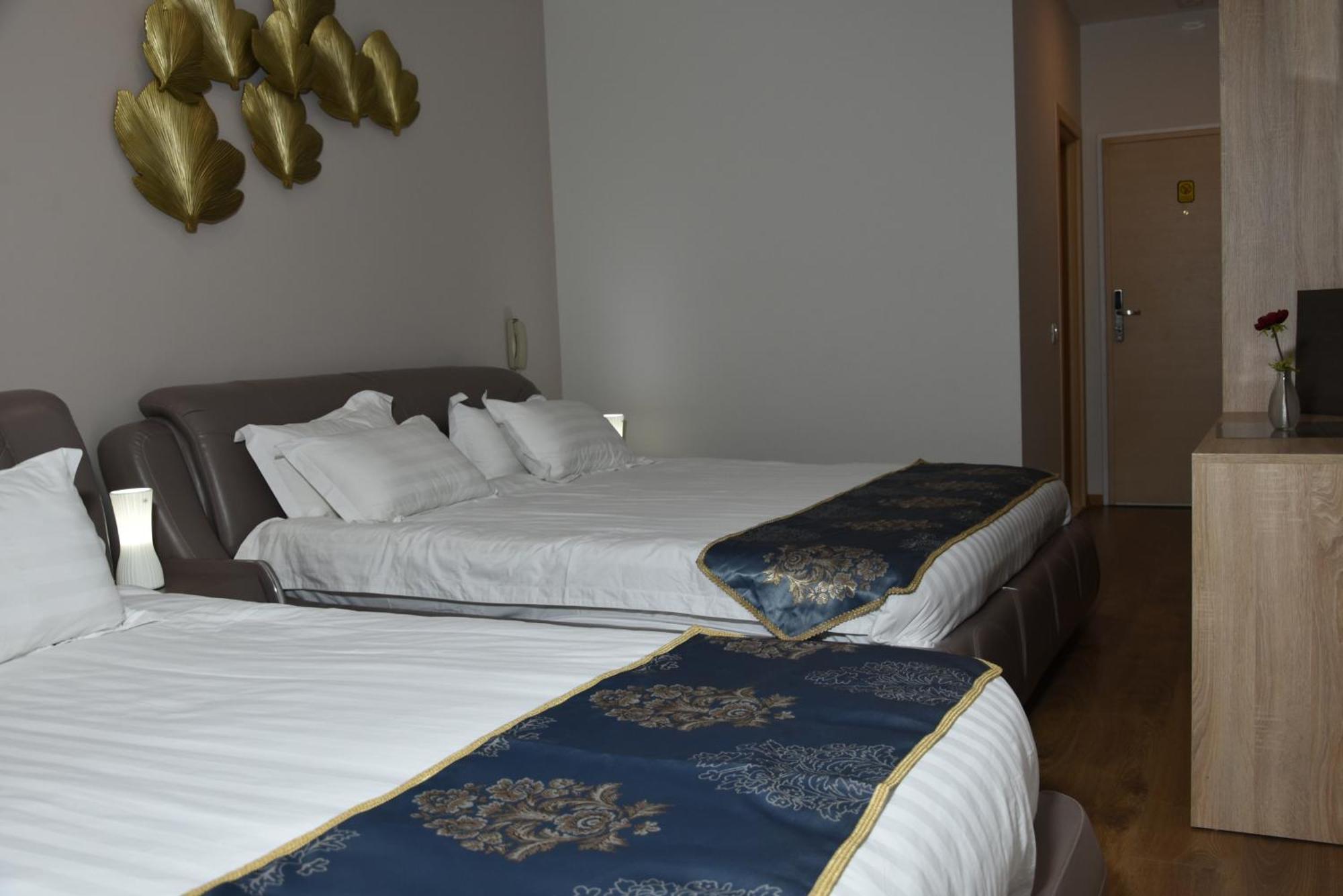 Park Hotel Tirana Yzberish Екстер'єр фото