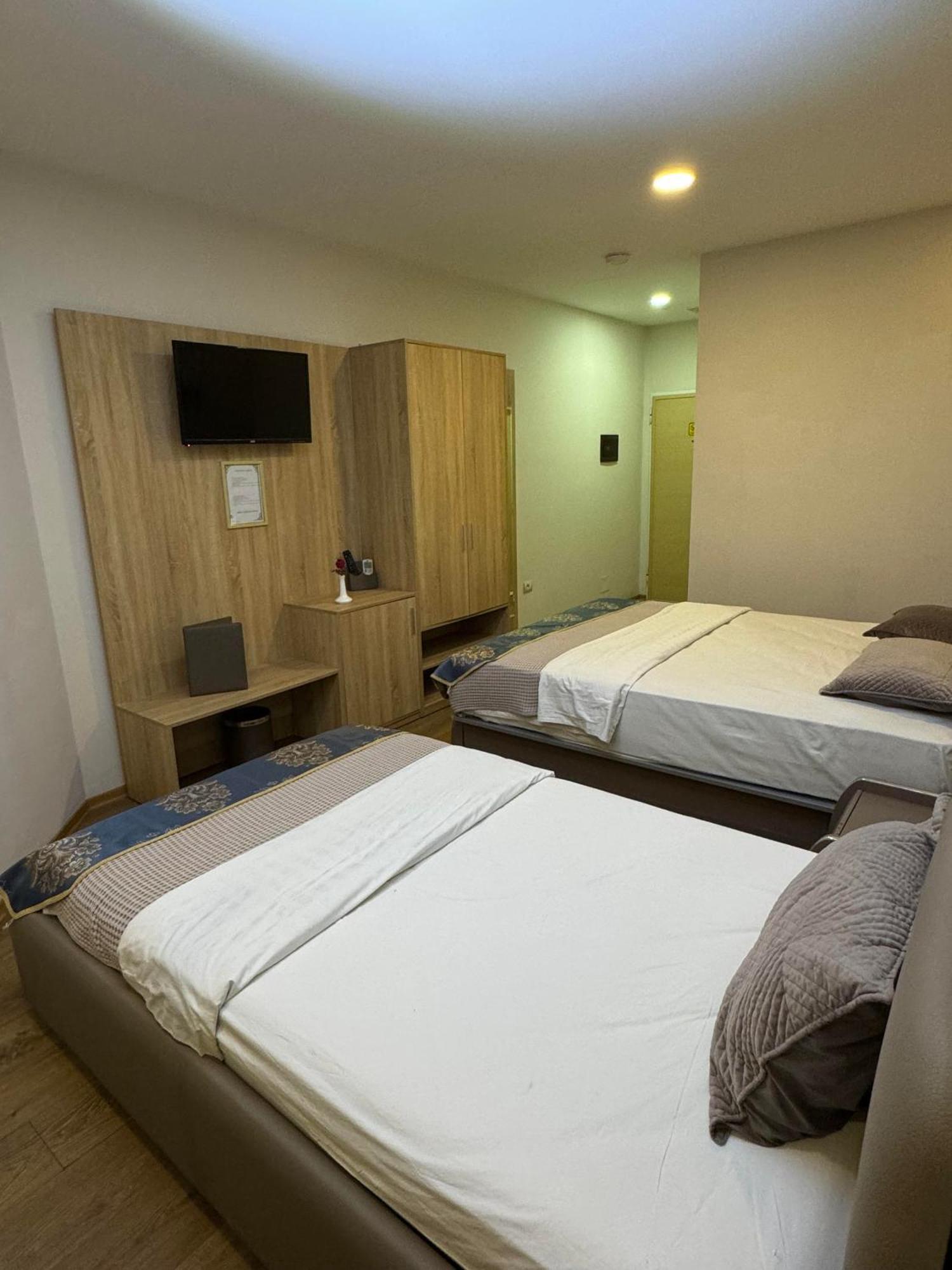 Park Hotel Tirana Yzberish Екстер'єр фото