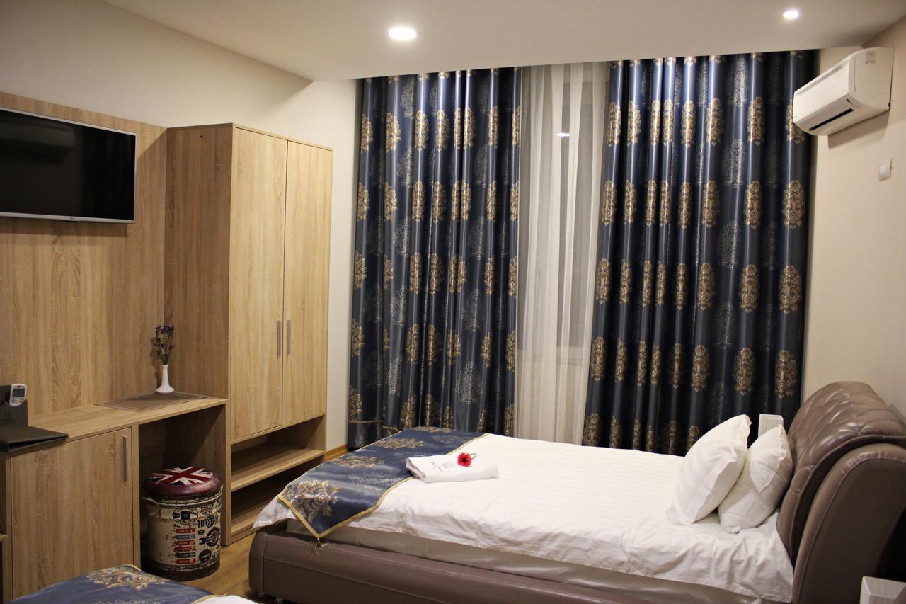Park Hotel Tirana Yzberish Екстер'єр фото