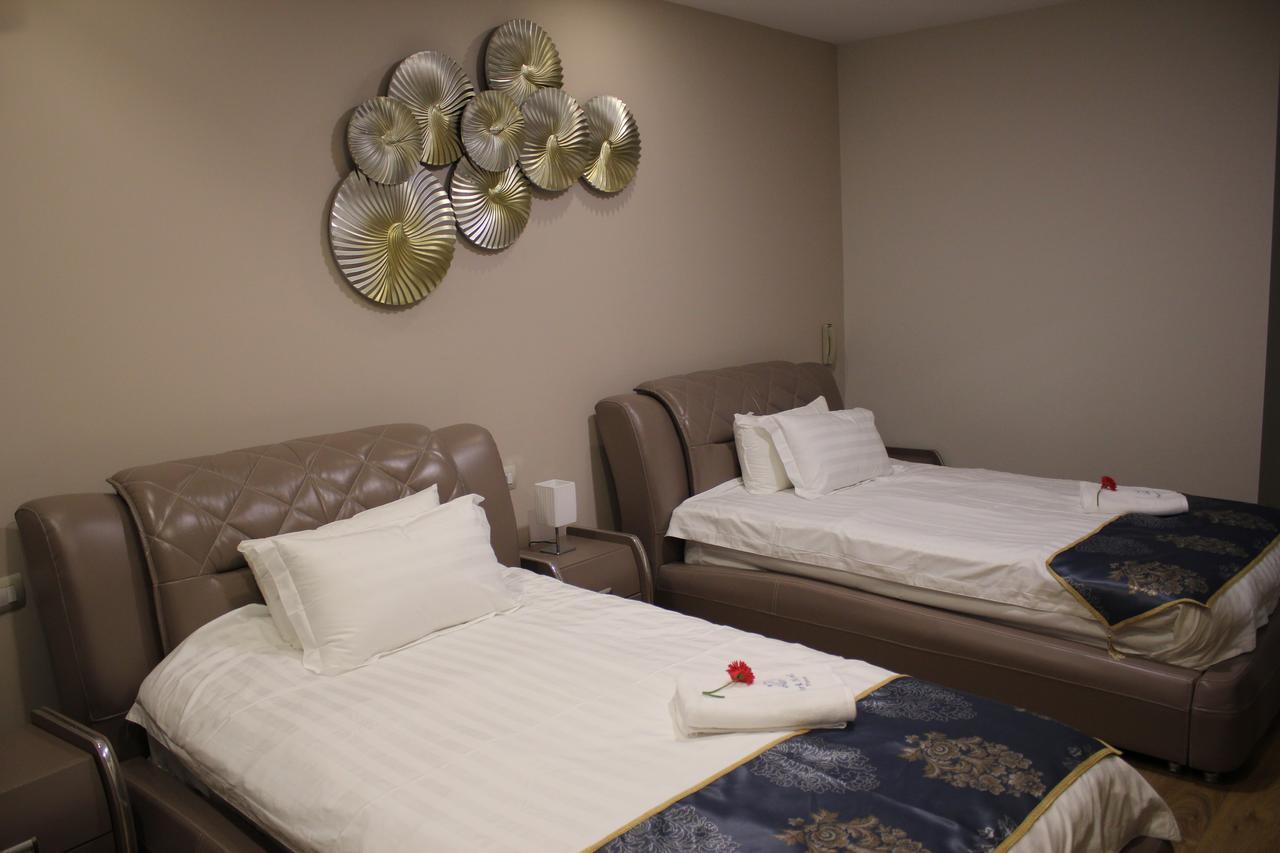 Park Hotel Tirana Yzberish Екстер'єр фото