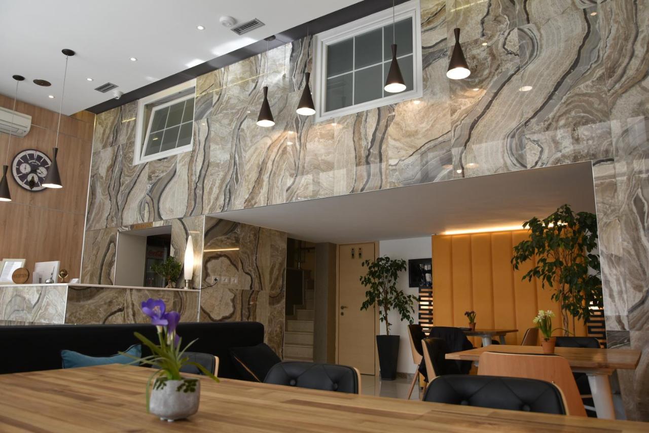 Park Hotel Tirana Yzberish Екстер'єр фото